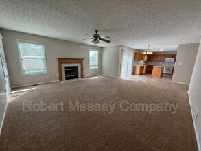 6716 Bluffview Cir in Louisville, KY - Foto de edificio - Building Photo