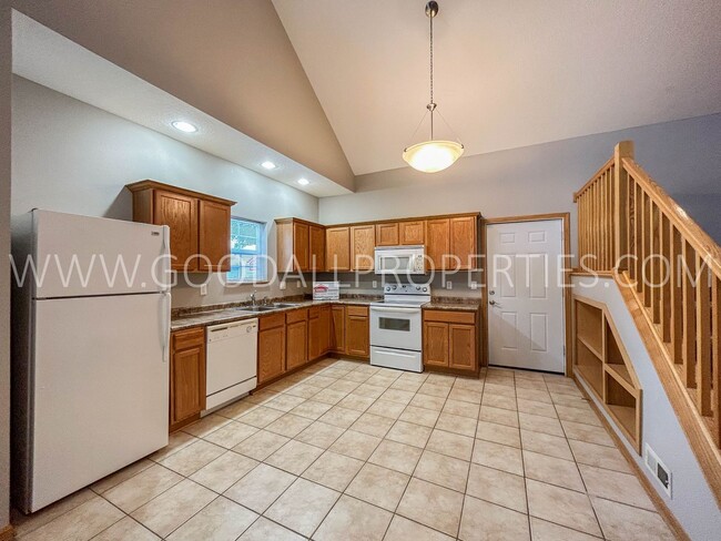 4308 153rd Pl in Urbandale, IA - Foto de edificio - Building Photo