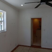 320 NW 33rd St in Miami, FL - Building Photo - Building Photo