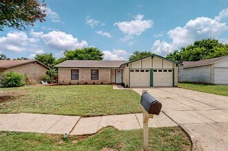 1538 Oakbrook St in Lancaster, TX - Building Photo - Building Photo