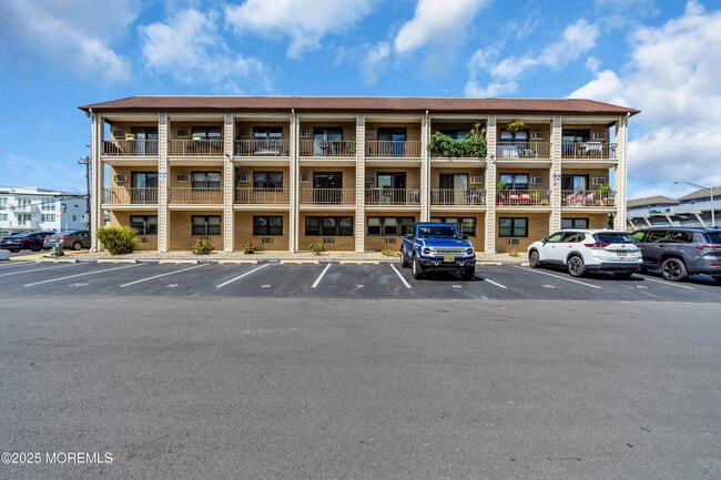 1492 Ocean Ave in Sea Bright, NJ - Building Photo - Building Photo