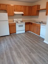 Pinebrooke - WE ACCEPT SECTION 8 Apartments