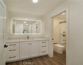 320 Villa Point Dr in Newport Beach, CA - Building Photo - Building Photo