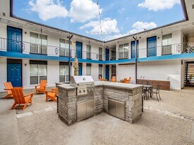 Vintage Pads in Arlington, TX - Building Photo