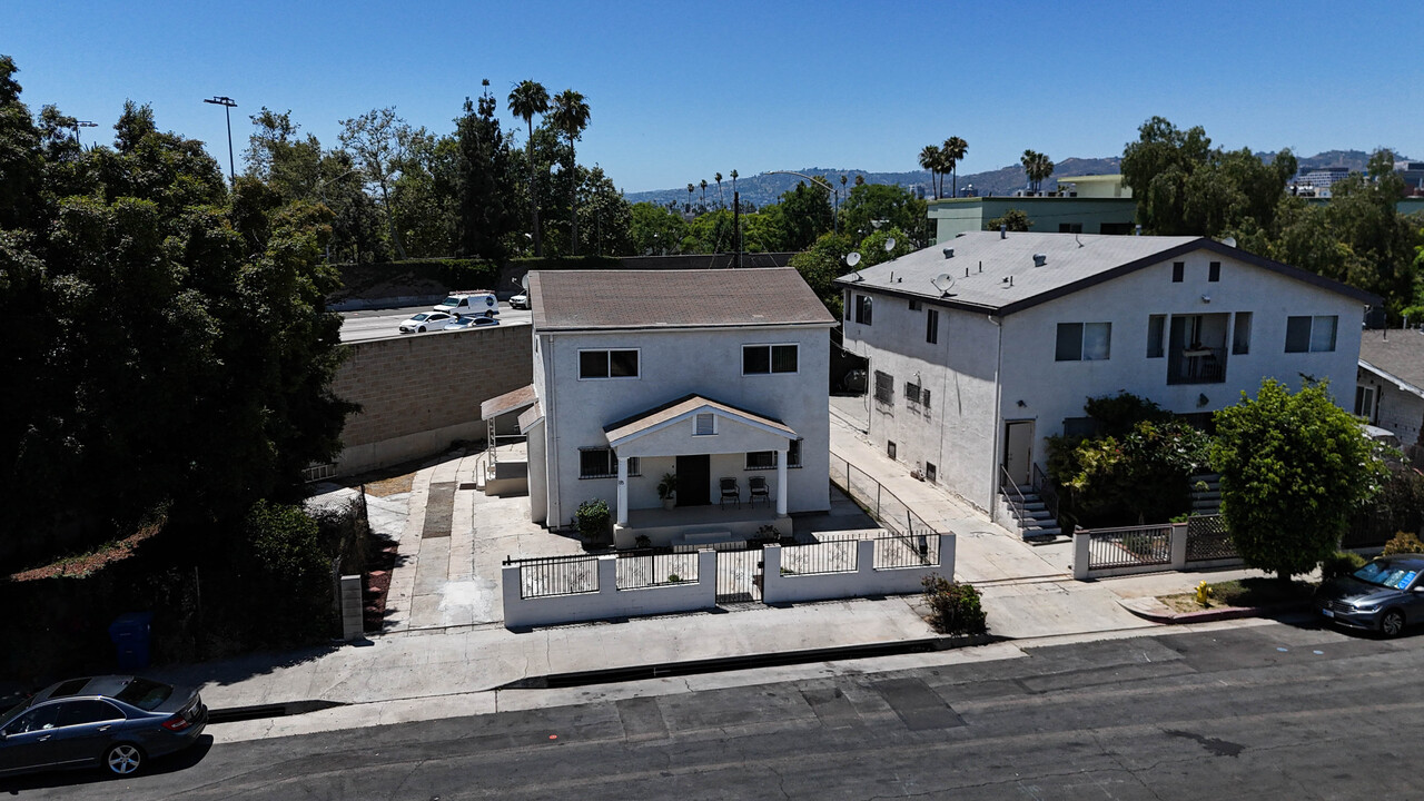 935 N Kingsley Dr in Los Angeles, CA - Foto de edificio