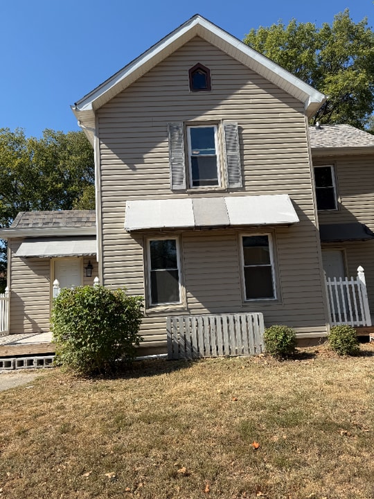 1205 N Sheridan Rd in Peoria, IL - Building Photo