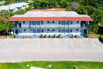 627 NE 6th Ave in Boynton Beach, FL - Foto de edificio - Building Photo