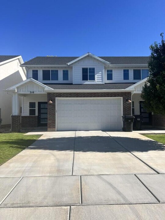 310 E 1500 N St in Harrisville, UT - Building Photo