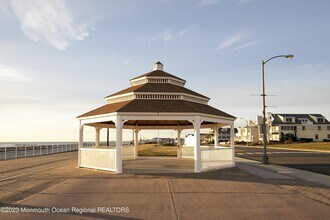 1001 Central Ave in Bradley Beach, NJ - Foto de edificio - Building Photo