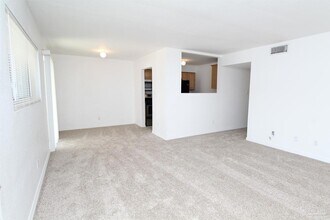 710 Scenic Hwy, Unit 223 in Pensacola, FL - Foto de edificio - Building Photo