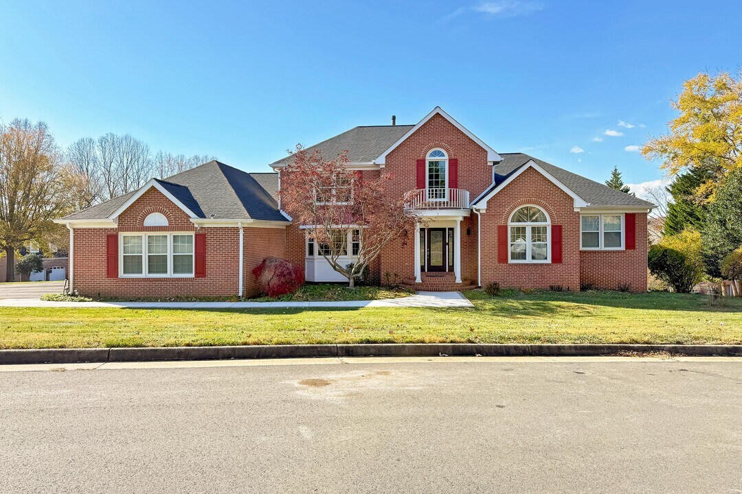 1300 Pinstripe Ct in Vienna, VA - Building Photo