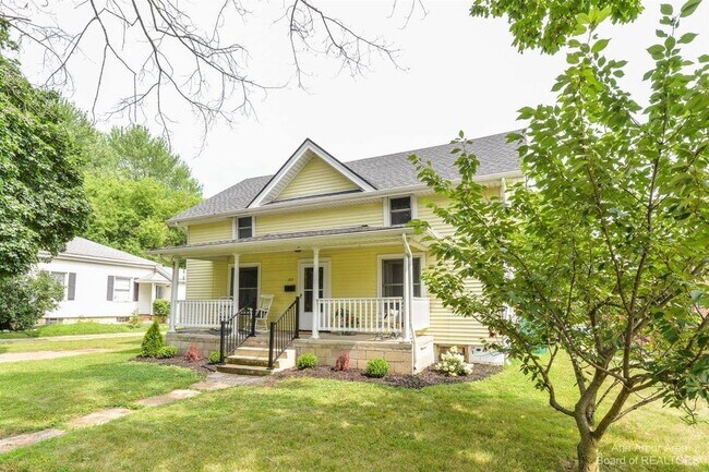 213 W Henry St in Saline, MI - Building Photo - Building Photo