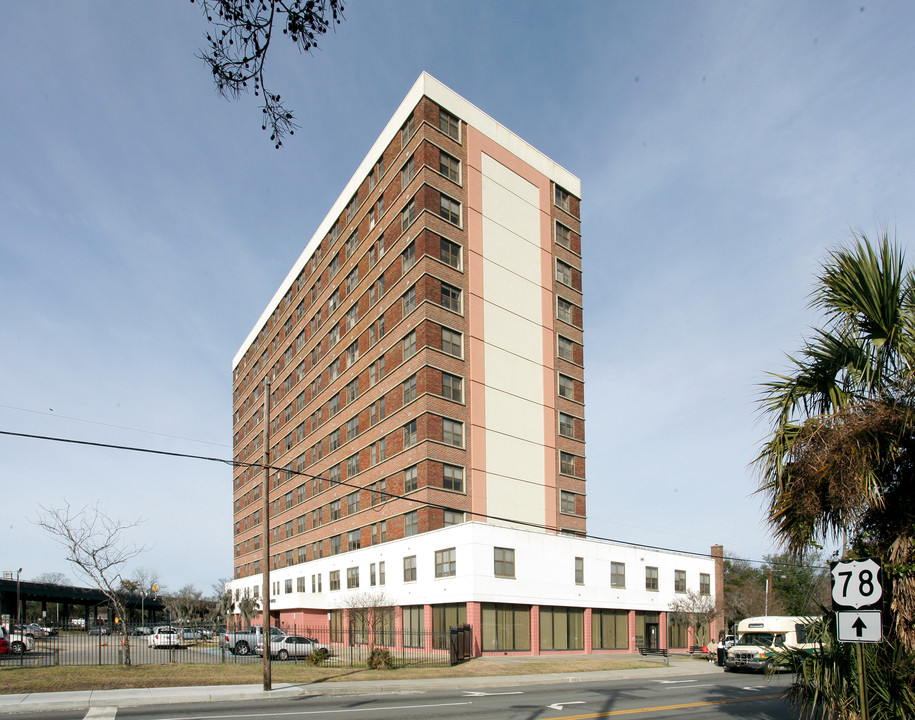 Joseph Floyd Manor in Charleston, SC - Building Photo