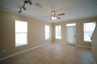 2400 Fred Smith Rd in Tallahassee, FL - Foto de edificio - Building Photo