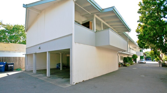 231 Lincoln Ave in Redwood City, CA - Foto de edificio - Building Photo