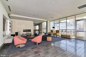 1125 Sansom St, Unit 2B-604 in Philadelphia, PA - Building Photo - Building Photo