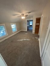 261 Scott St, Unit Apartment 2 Upstairs in Erie, PA - Foto de edificio - Building Photo