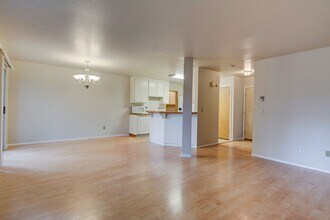 1981 NE 9th Ave in Oak Harbor, WA - Building Photo - Building Photo