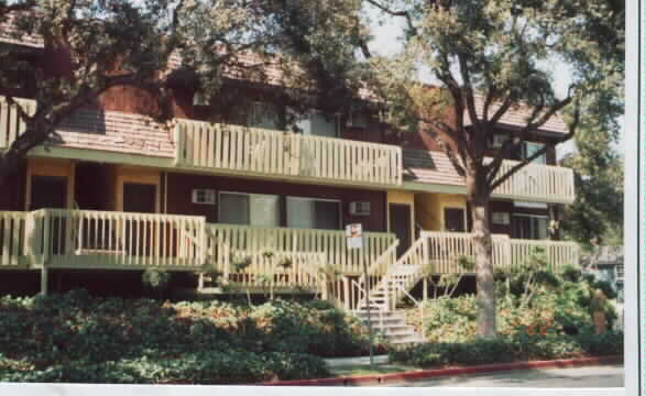 Camelot Apartments in Studio City, CA - Building Photo - Building Photo