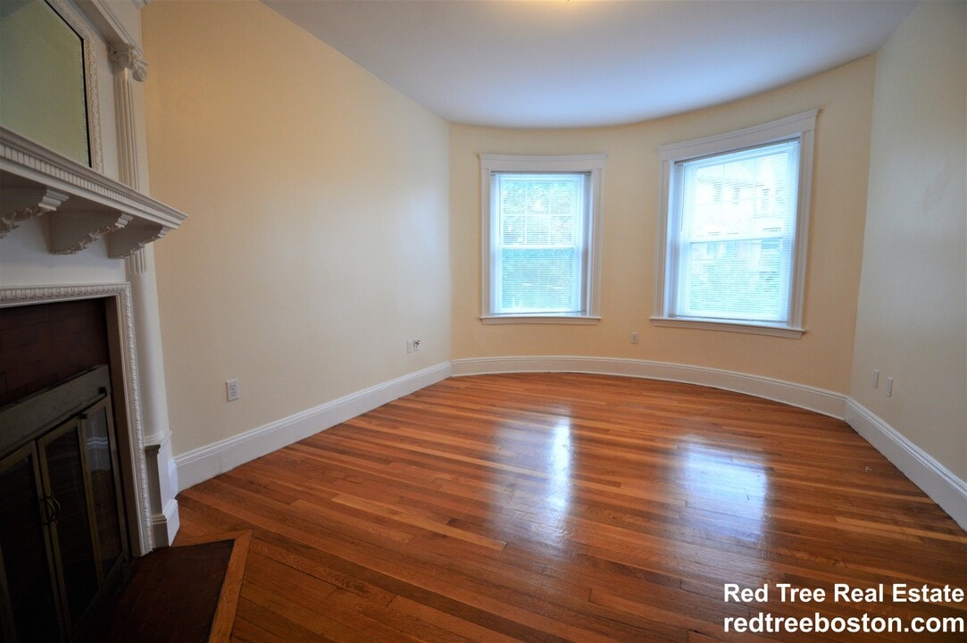 195 Winthrop Rd, Unit 16B in Brookline, MA - Building Photo