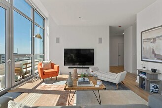 365 N Halsted St in Chicago, IL - Building Photo - Building Photo