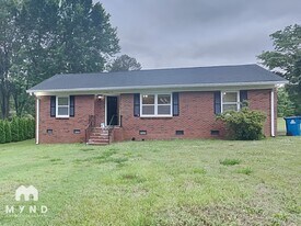 16812 Clear Creek Dr in Midland, NC - Building Photo