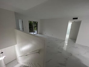 505 Gardens Dr, Unit 201 in Pompano Beach, FL - Foto de edificio - Building Photo