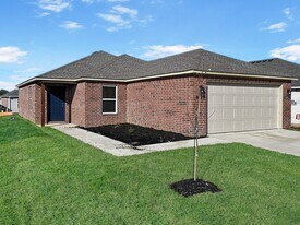 8129 Sunflower Wy in Fort Smith, AR - Building Photo
