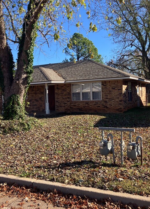 511 Mark St in Tecumseh, OK - Building Photo