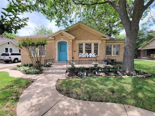 property at 1502 S Market St