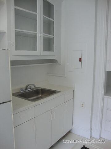24 Chauncy St, Unit 10 in Cambridge, MA - Foto de edificio - Building Photo