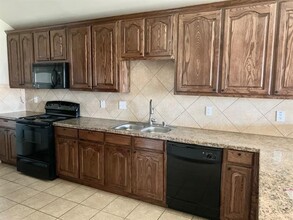 1030 Shepard Ln in Lavon, TX - Foto de edificio - Building Photo