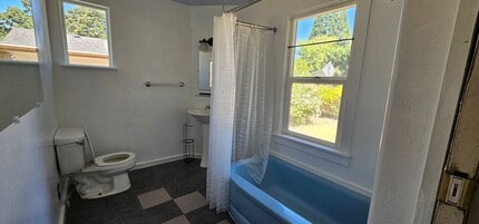 909 SW Bridge St in Grants Pass, OR - Building Photo - Building Photo