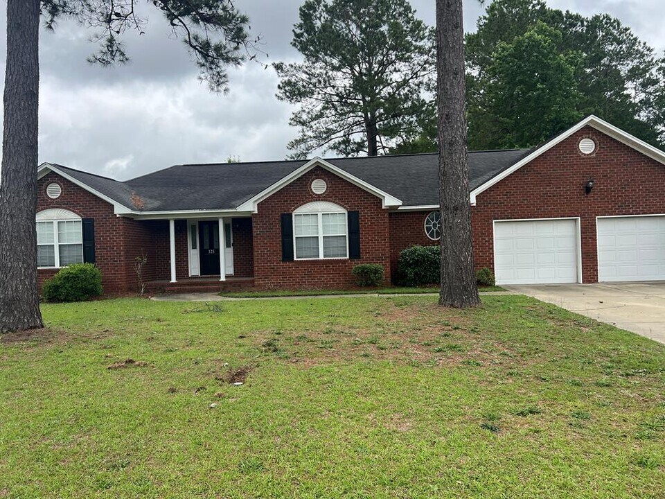 325 Trailwood Dr in Sumter, SC - Building Photo