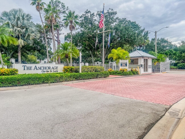 2504 SE Anchorage Cove in Port St. Lucie, FL - Building Photo - Building Photo