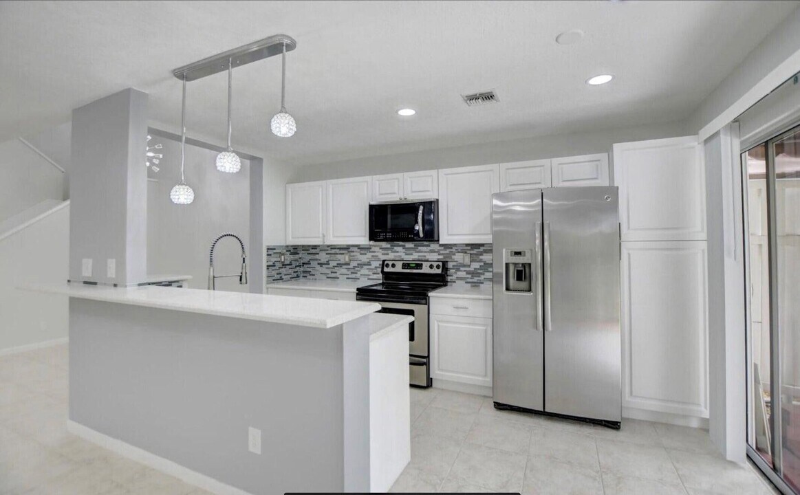 5286 Sapphire Vly in Boca Raton, FL - Building Photo