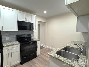 19612 Oak St, Unit 5 in Cornelius, NC - Building Photo - Building Photo