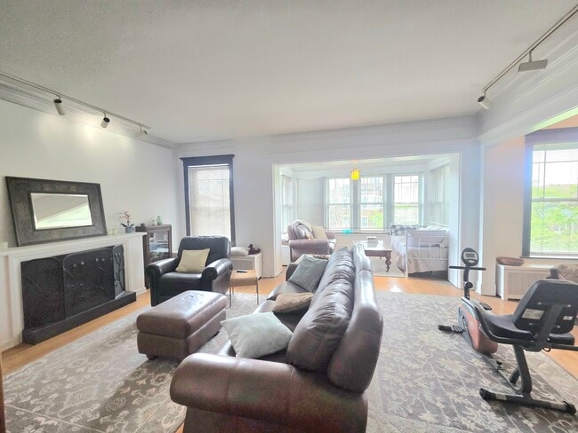 1128 W North Shore Ave, Unit 1