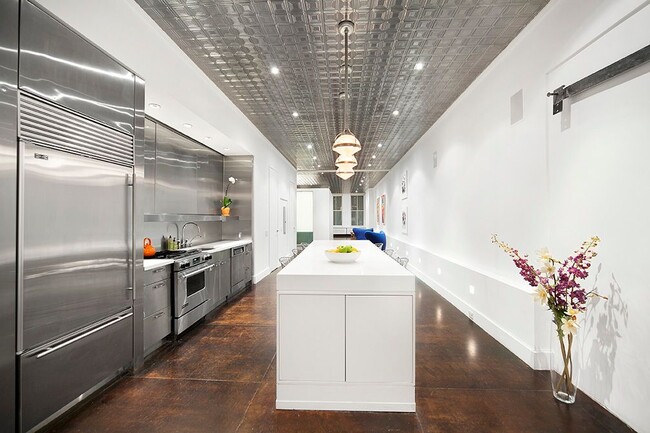 7722 NE 3rd Ct in Miami, FL - Foto de edificio - Building Photo