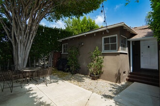 638 N Gardner St in Los Angeles, CA - Foto de edificio - Building Photo