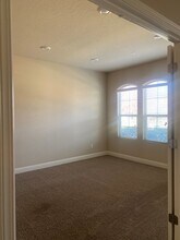 1775 W Humboldt Dr in Hanford, CA - Foto de edificio - Building Photo