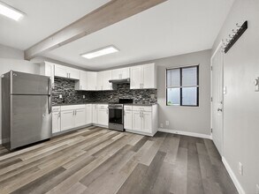 5521 Brooklyn Ave NE in Seattle, WA - Building Photo - Building Photo