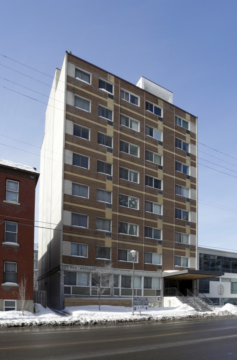 Bronson Ridge Apartments in Ottawa, ON - Building Photo