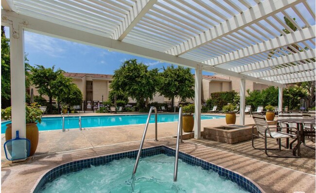 23926 De Ville Way, Unit B in Malibu, CA - Building Photo - Building Photo