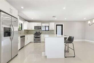 4165 W 5th Ln in Hialeah, FL - Building Photo - Building Photo