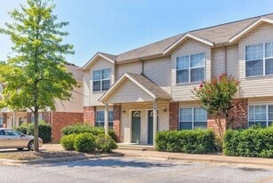 Pleasant Woods Townhomes in Fayetteville, AR - Building Photo