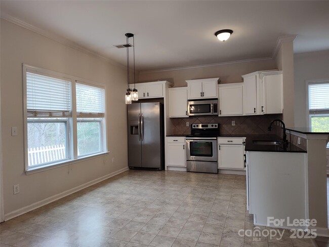 121 N Cromwell Dr in Mooresville, NC - Building Photo - Building Photo