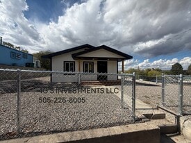235 Arriba Ave in Aztec, NM - Building Photo