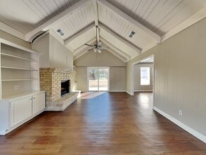 6002 Raza Rd, Unit Private in Pearland, TX - Foto de edificio - Building Photo