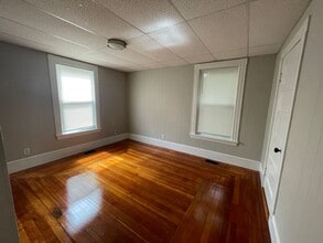 1824 Blossom in Nashua, NH - Foto de edificio - Interior Photo